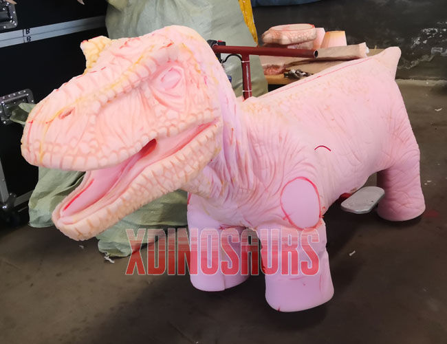 Sculpture Dinosaur Car